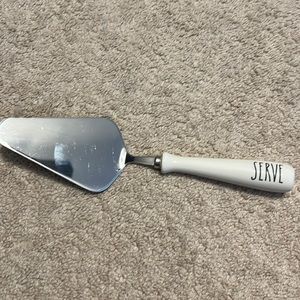 Rae Dunn Serve Pie server